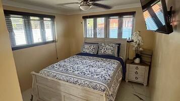 1 habitación, tabla de planchar con plancha, wifi gratis y ropa de cama