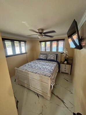 1 habitación, tabla de planchar con plancha, wifi gratis y ropa de cama 