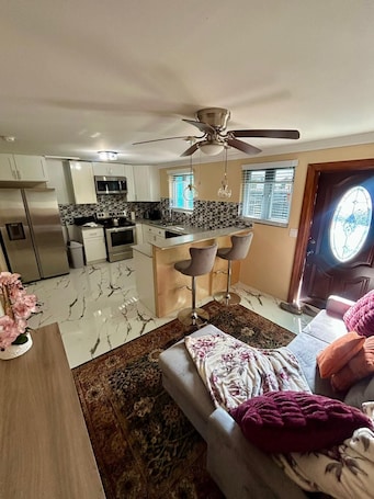 Smart TV. Enjoyable 1-bedroom apartment with AC in welcoming Nassau