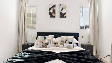 Iron/ironing board, WiFi, bed sheets