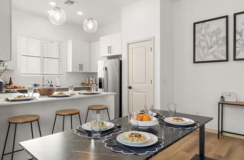 2-bedroom bungalow in delightful Casa Grande with AC