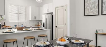 2-bedroom bungalow in delightful Casa Grande with AC