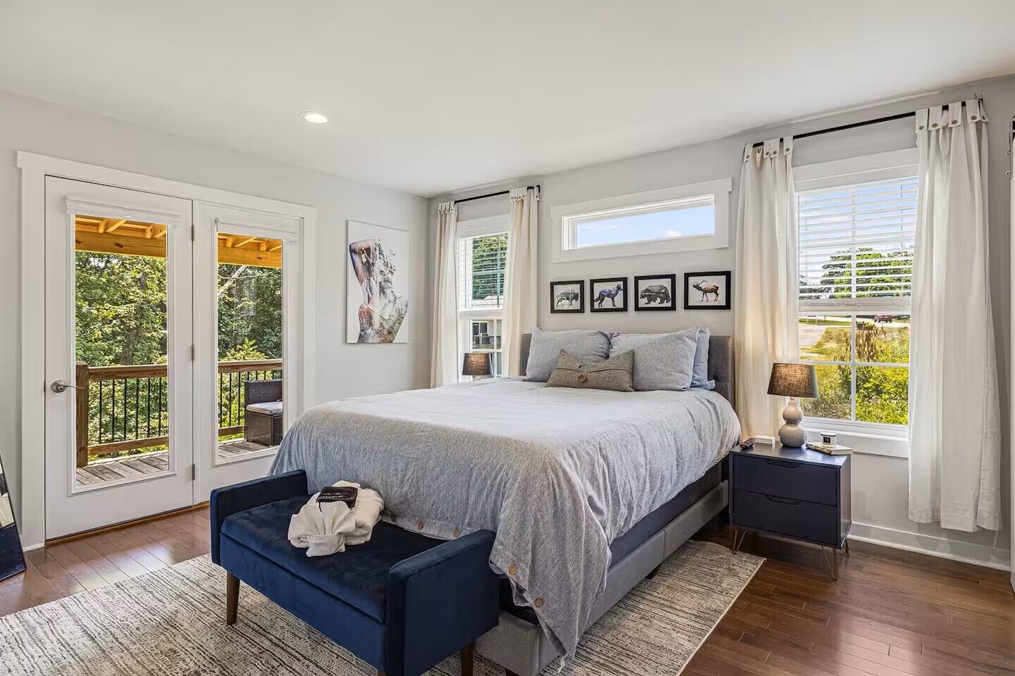 デスク、アイロン / アイロン台、旅行用ベビーベッド、WiFi (無料)