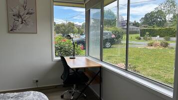 Iron/ironing board, Internet, bed sheets