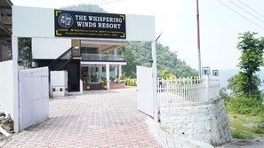 Exterior - The Whispering Winds Resort (Dehradun)