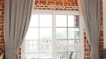 Deluxe Double Room, Balcony, Hill View | Interior