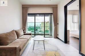 Luxury-Apartment, 2 Schlafzimmer, Nichtraucher, Stadtblick | Hochwertige Bettwaren, Schreibtisch, Verdunkelungsvorhänge