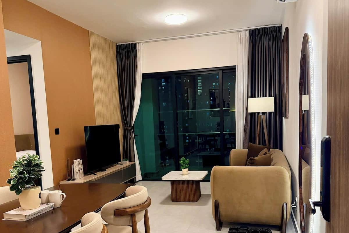 Deluxe Apartment, 3 Bedrooms, Non Smoking, City View | Living area | 24-inch flat-screen TV with cable channels