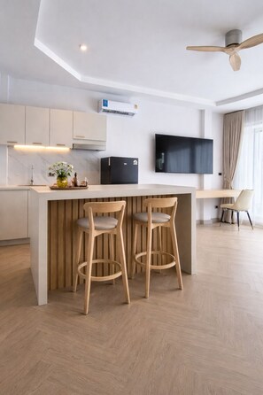 Superior Suite, 1 King Bed, Microwave | In-room safe, desk, laptop workspace, free WiFi - The Escape Kamala (Kamala)