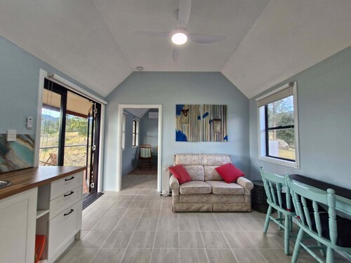 Cosy Quiet Retreat and Stunning Valley Views