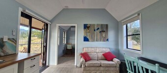 Cosy Quiet Retreat and Stunning Valley Views