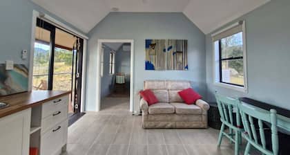 Cosy Quiet Retreat and Stunning Valley Views