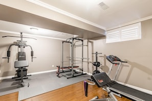 Sports facility - Unique Townhome With Hot Tub By Simply Comfort (Hamilton)