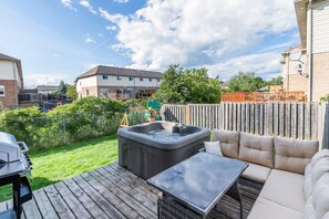 Room - Unique Townhome With Hot Tub By Simply Comfort (Hamilton)