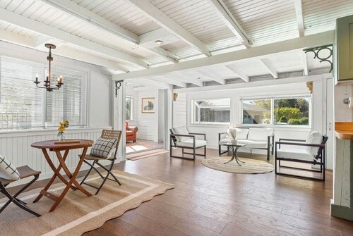 3-bedroom cottage in Harpswell with waterfront access to ash cove