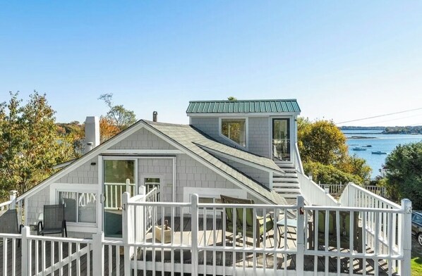 Terrace/patio - 3-bedroom cottage in Harpswell with waterfront access to ash cove (Harpswell)