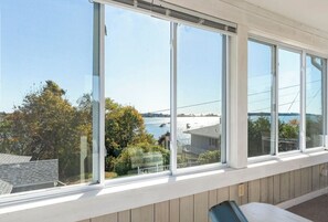Interior - 3-bedroom cottage in Harpswell with waterfront access to ash cove (Harpswell)