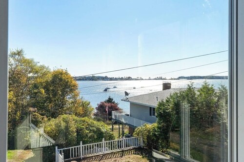 3-bedroom cottage in Harpswell with waterfront access to ash cove
