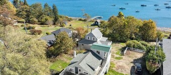3-bedroom cottage in Harpswell with waterfront access to ash cove