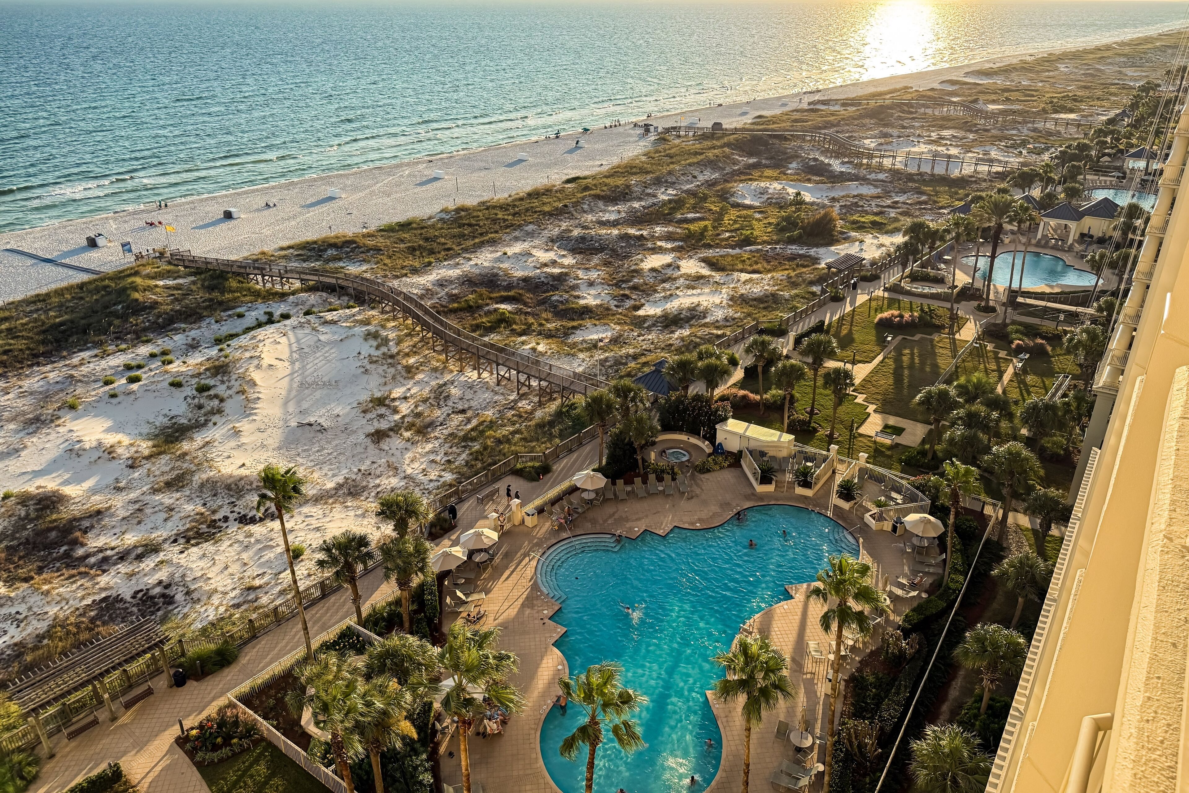 Alberca techada y alberca climatizada