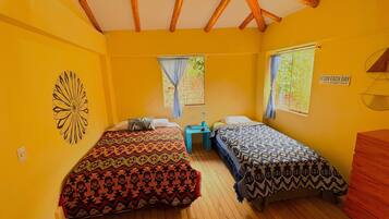 1 slaapkamer, een bureau, internet