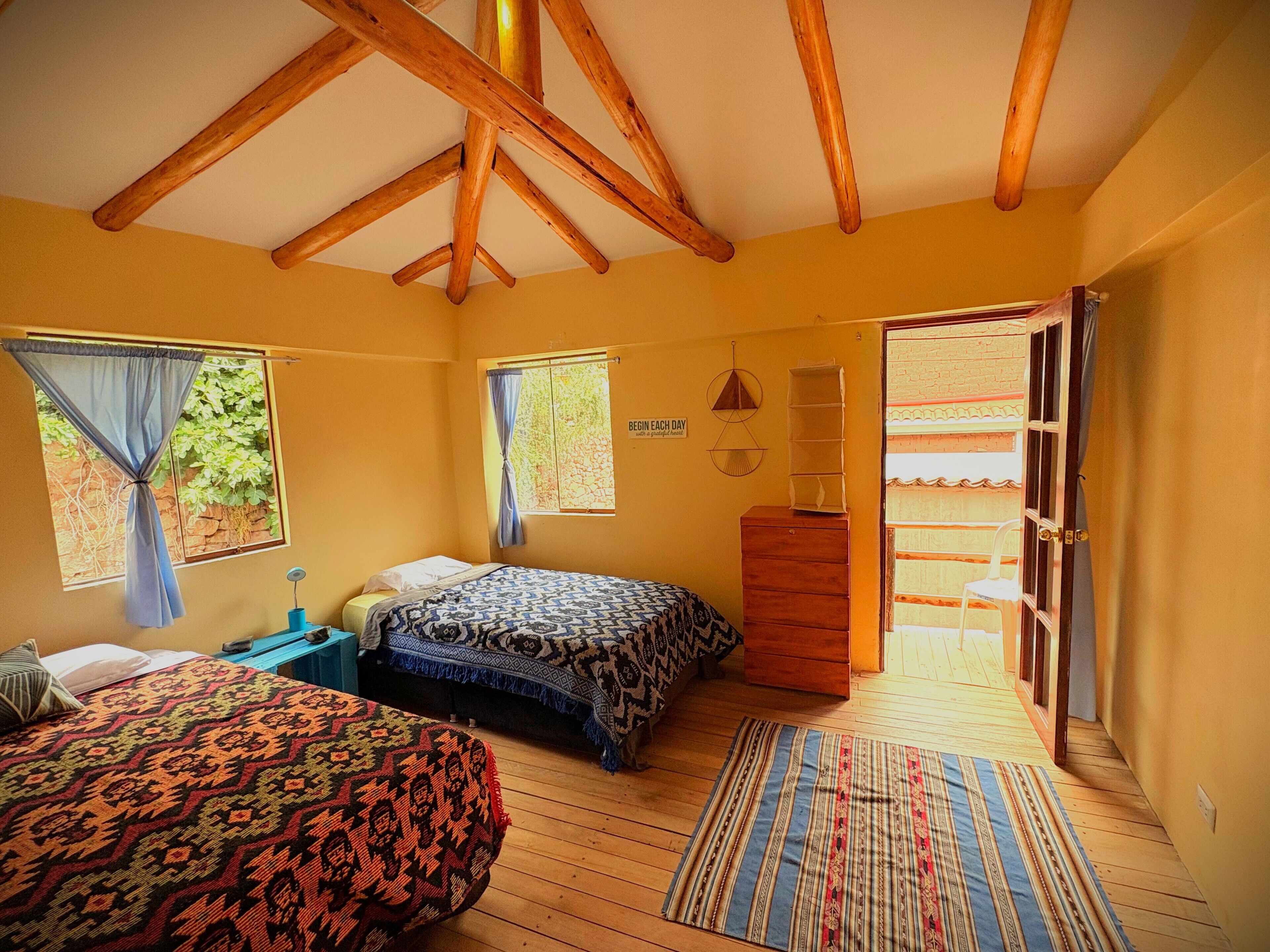 1 slaapkamer, een bureau, internet