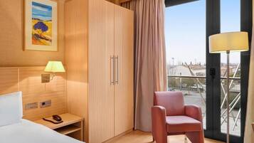 Habitación doble | Caja fuerte, sistema de insonorización, wifi gratis
