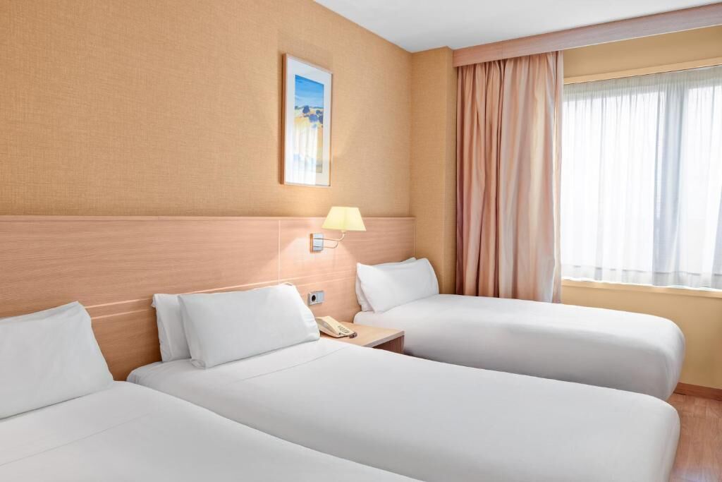 Triple Room | In-room safe, soundproofing, free WiFi, wheelchair access