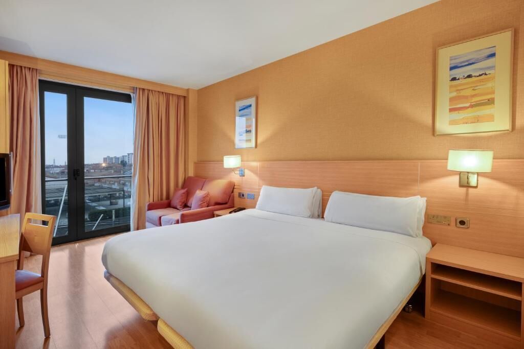 Family Room | In-room safe, soundproofing, free WiFi, wheelchair access