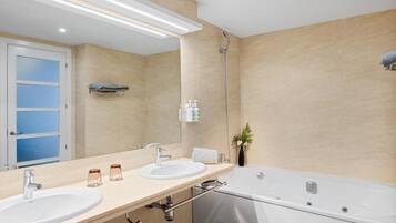 Suite | Bathroom