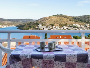 Outdoor dining - Beach Vibes by Interhome (Rogoznica)