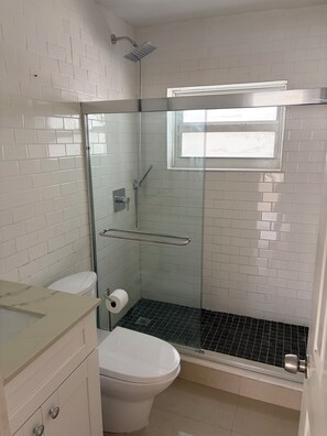 Towels, soap, toilet paper - 2-bedroom house in wonderful Dania Beach with cool AC (Dania Beach)