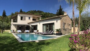 A two-story house with a swimming pool, a covered patio, and a stone building. - Etoile De Saint Paul (Saint-Paul-de-Vence)