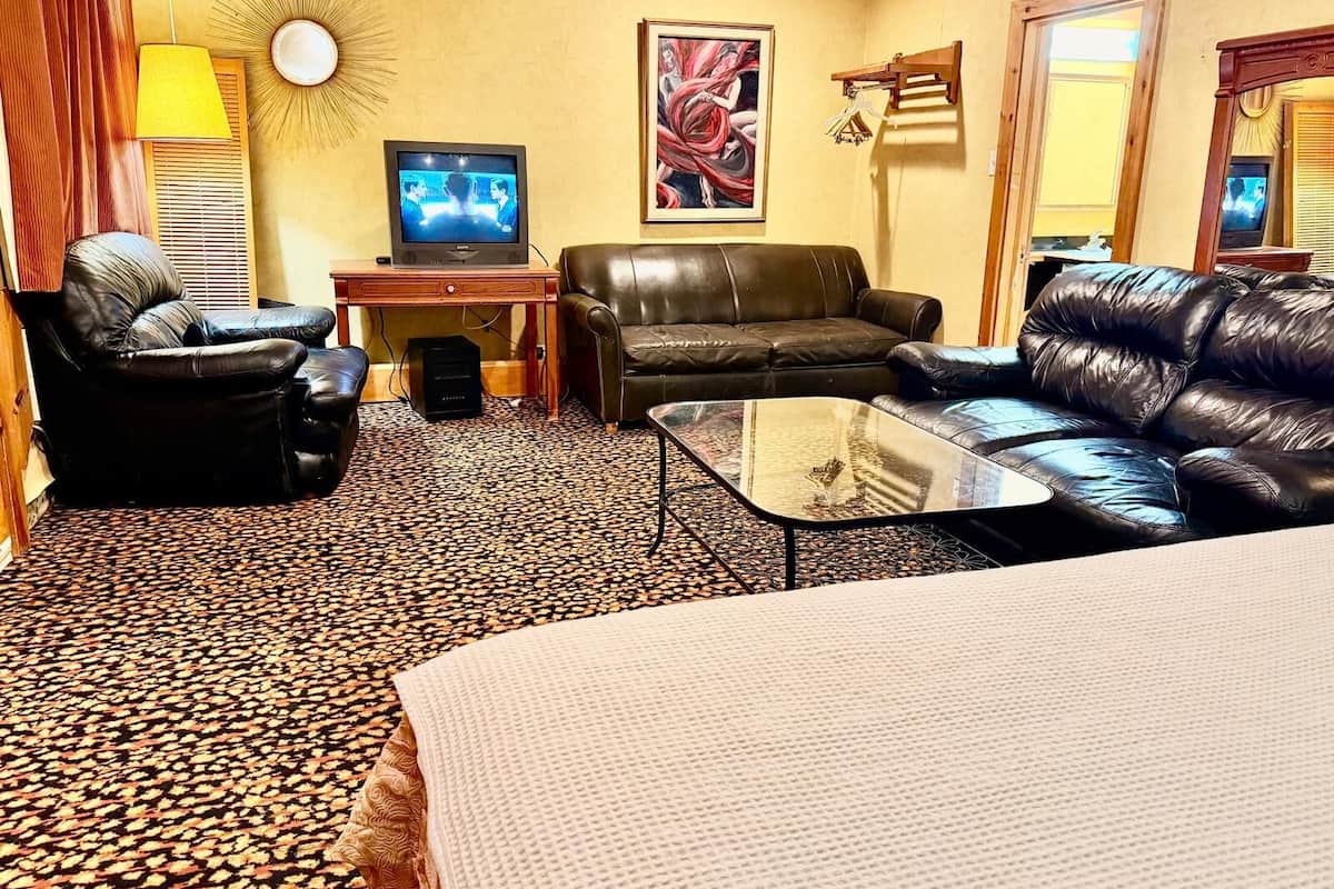 Luxury Suite | Living area