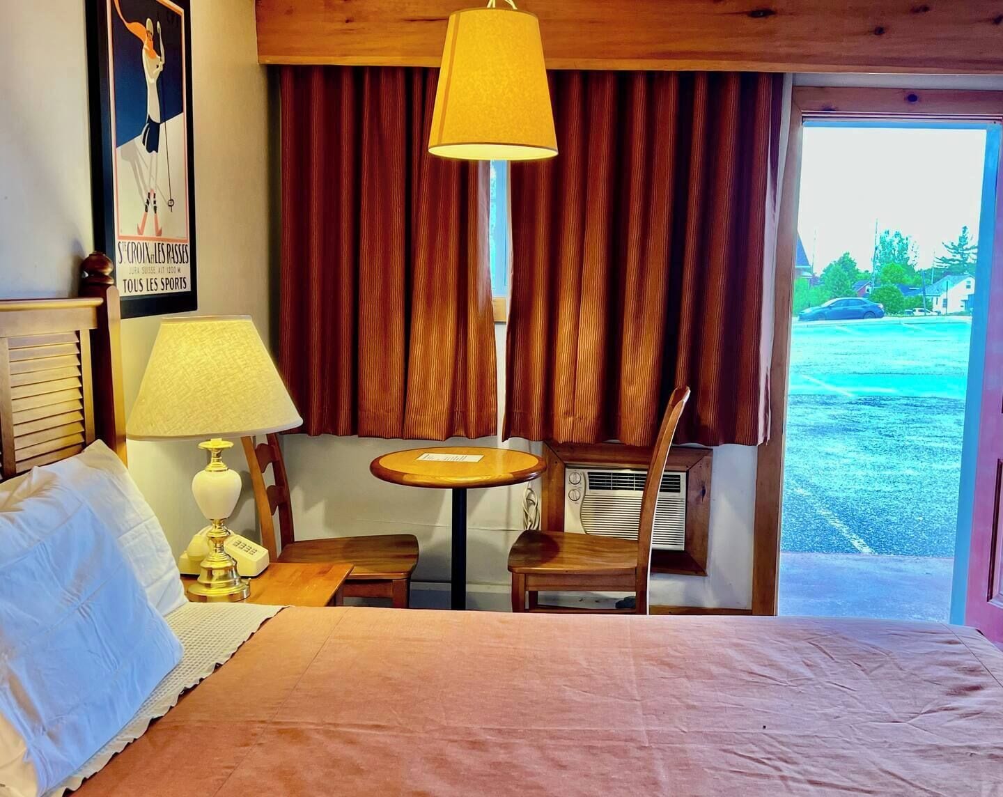 Free WiFi, bed sheets