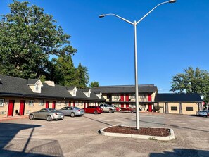 Exterior - Rocky Mountain Lodge & Suites (Renfrew)
