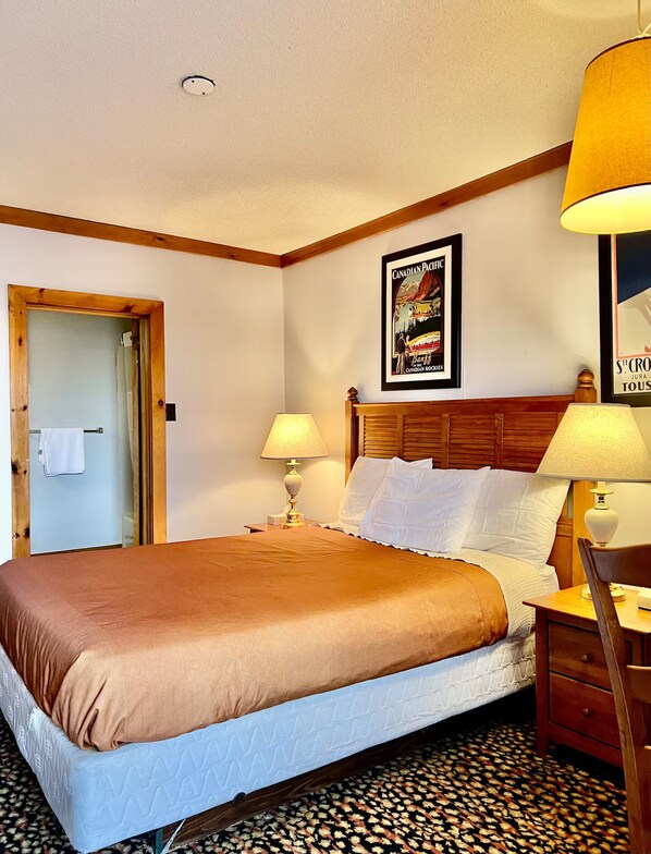 Standard Room, 1 Queen Bed | Free WiFi - Rocky Mountain Lodge & Suites (Renfrew)
