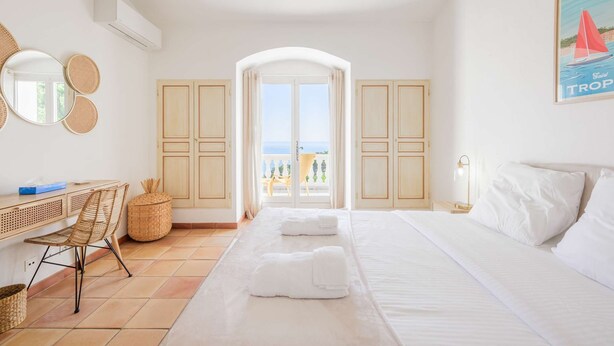 Unclassified image, 1 of 17, button - Sainte Maxime - Amazing sea view villa (STE MAXIME)