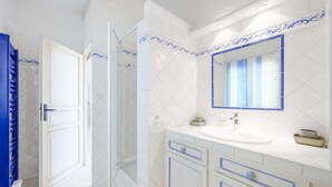 Unclassified image, 2 of 17, button - Sainte Maxime - Amazing sea view villa (STE MAXIME)