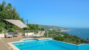 Unclassified image, 3 of 17, button - Sainte Maxime - Amazing sea view villa (STE MAXIME)