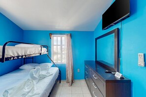 3 habitaciones, tabla de planchar con plancha, internet y ropa de cama 