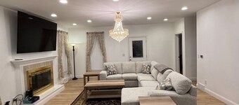 Spacious 4-bedroom house in peaceful Erie perfect for multiple cupules & familie