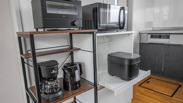 冷蔵庫、電子レンジ、コンロ、炊飯器