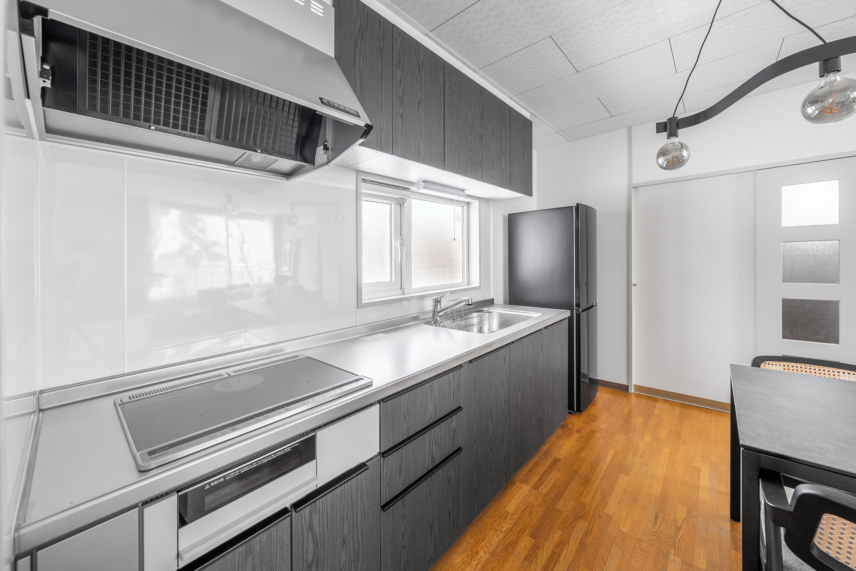 Fridge, microwave, stovetop, cookware/dishes/utensils