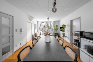 Repas dans la chambre