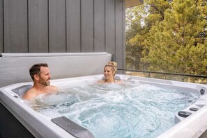 Outdoor spa tub - The Pines of Valle Grande • Hot Tub • Fireplace (Angel Fire)