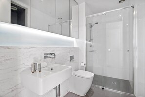 Shower, towels - One-Bed Apartment Close to Cafés and Coast (Port Melbourne)