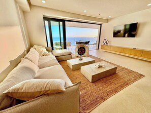 Télévision, baby-foot, espaces bureaux