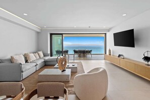 TV, table football, offices - Beachfront 4BR + Panoramic Oceanviews | Panarea 6D (Bucerías)