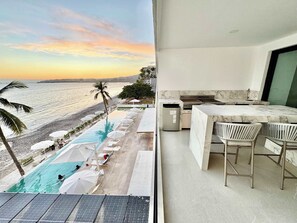 Outdoor dining - Lux Beachfront 4BR + Outdoor Kitchen | Panarea 2D (Bucerías)